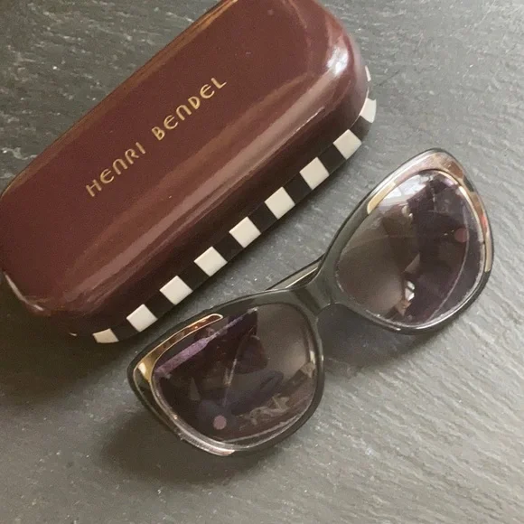 henri bendel | Accessories | Henri Bendel Black Sunnies  display picture 1